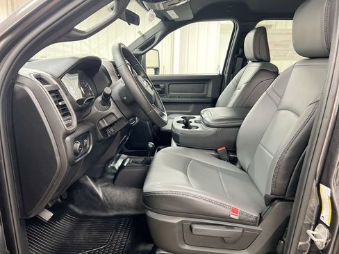 Used 2024 RAM 2500 Tradesman w/ Chrome Appearance Group AWD/4WD image 18