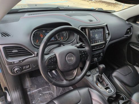 Used 2019 Jeep Cherokee Trailhawk w/ Comfort/Convenience Group image 10