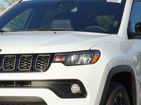 New 2026 Jeep Compass Latitude image 4