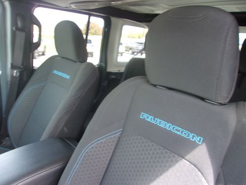 Used 2025 Jeep Wrangler Unlimited Rubicon 4xe w/ Convenience Group AWD/4WD image 14