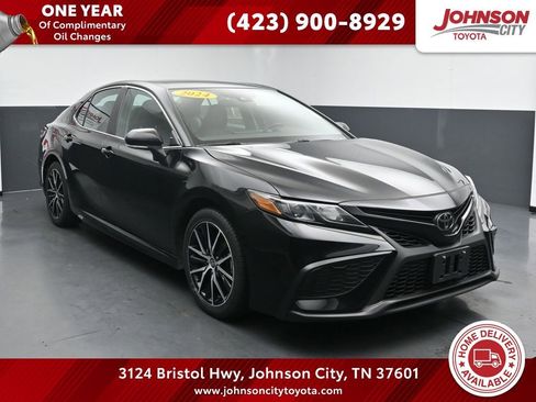 Used 2024 Toyota Camry SE FWD image 1