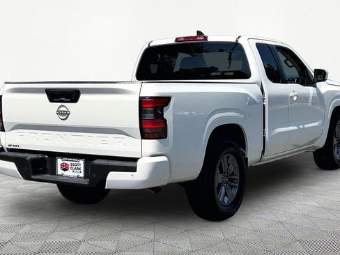 Used 2025 Nissan Frontier SV RWD image 5