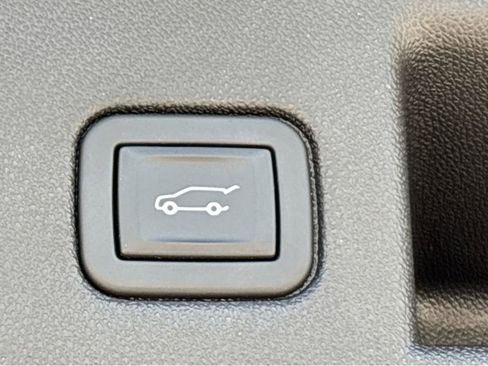 Used 2024 Chevrolet Equinox RS FWD image 28