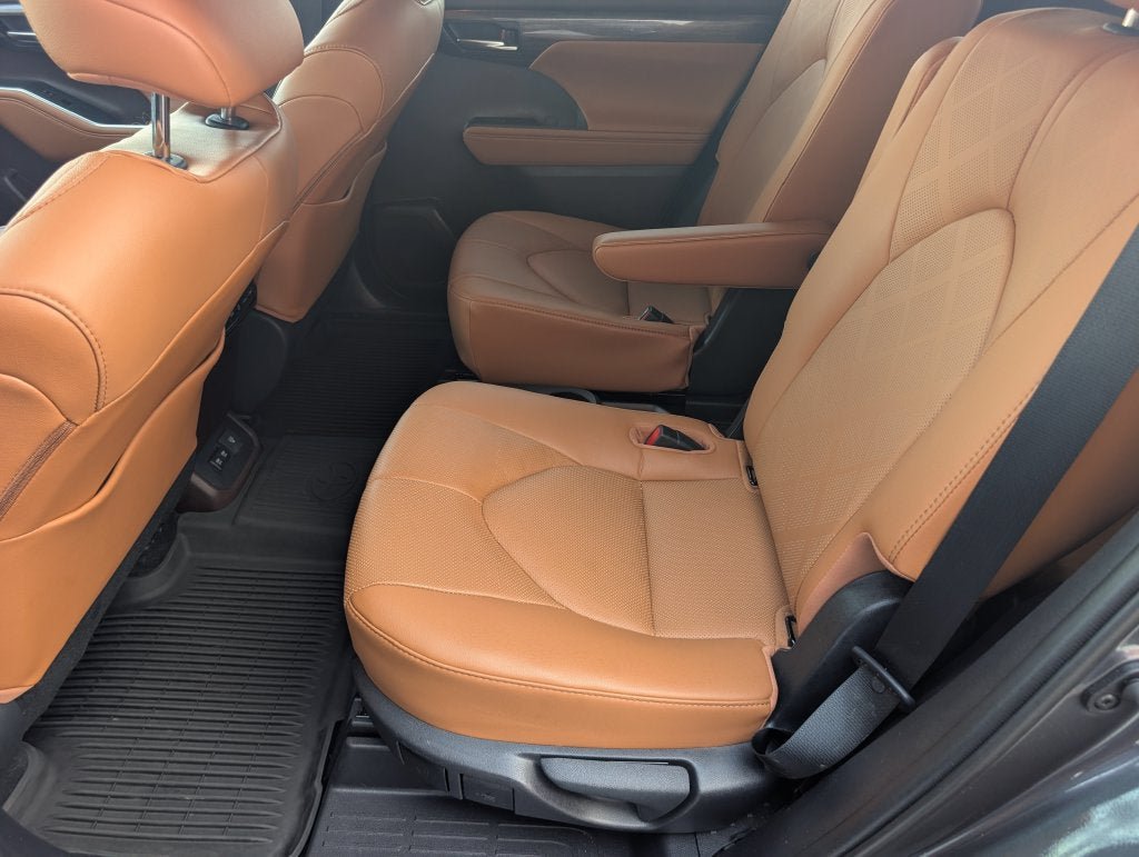 Certified 2020 Toyota Highlander Platinum AWD/4WD image 35