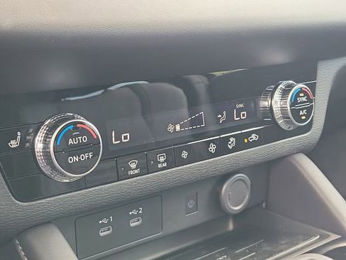 New 2025 Mitsubishi Outlander SE image 33