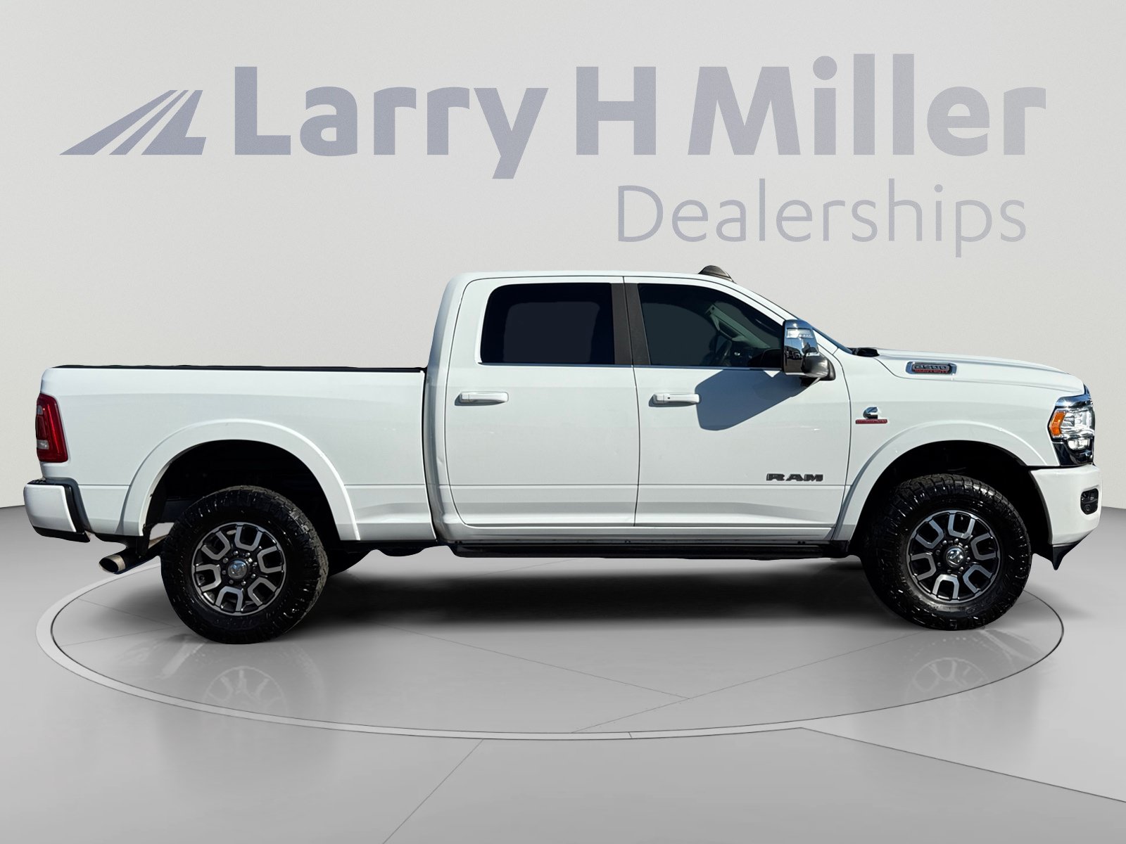 Used 2024 RAM 2500 Limited w/ Towing Technology Group AWD/4WD image 4