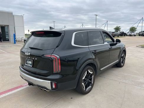 Used 2024 Kia Telluride EX w/ EX Captain's Chair Package image 6