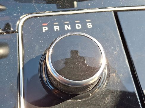 Used 2019 Land Rover Range Rover Velar R-Dynamic SE AWD/4WD image 15
