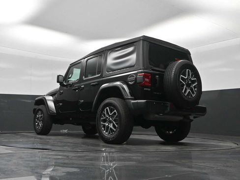 Used 2025 Jeep Wrangler Unlimited Sahara AWD/4WD image 22