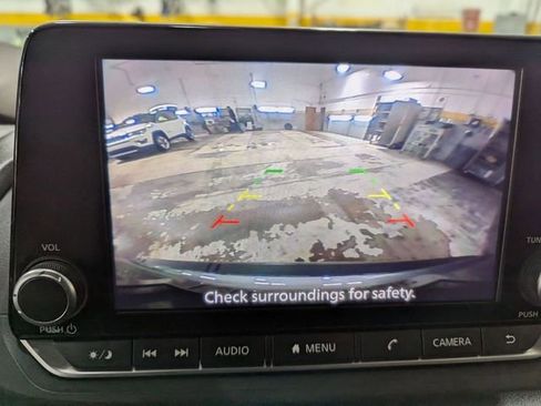 Used 2023 Nissan Rogue SV image 24