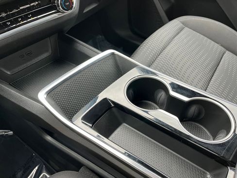 Used 2025 Chevrolet Equinox LT image 40