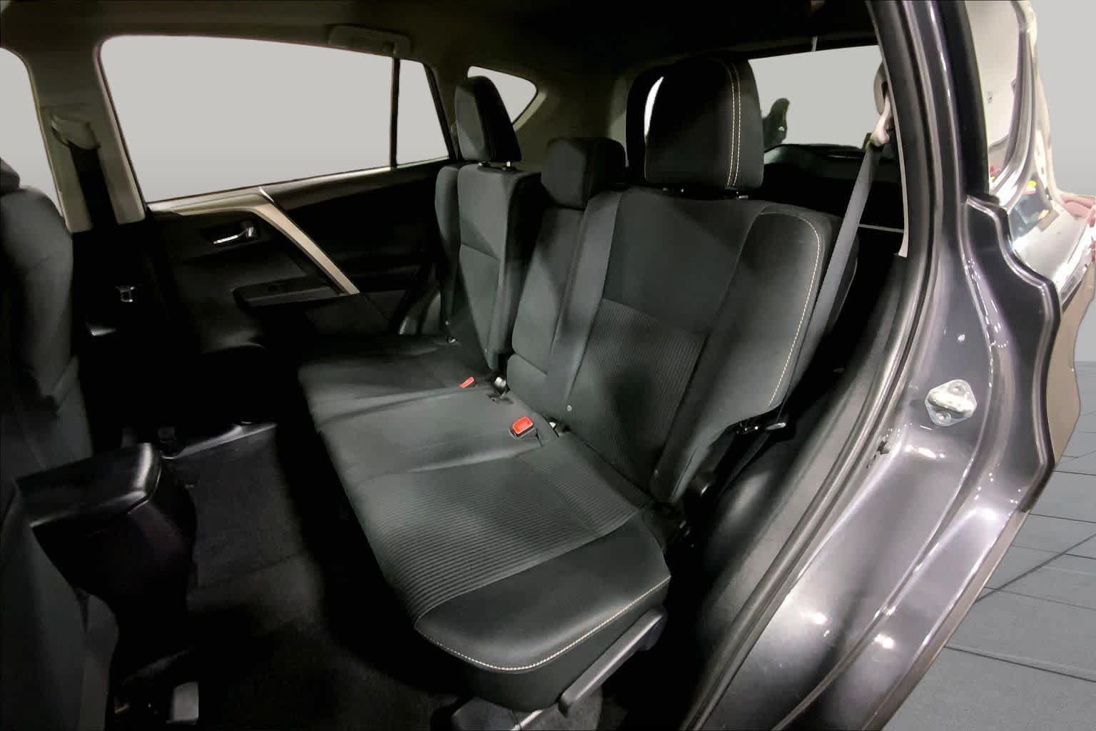 Used 2014 Toyota RAV4 XLE AWD/4WD image 21