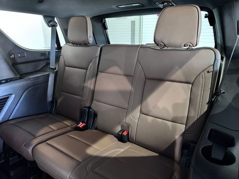 Certified 2025 Chevrolet Tahoe High Country AWD/4WD image 16