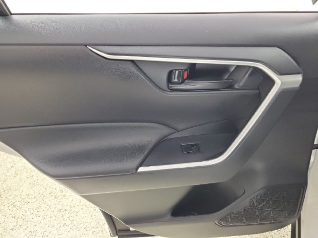 Used 2025 Toyota RAV4 LE AWD/4WD image 14