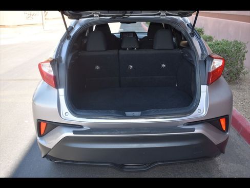 Used 2019 Toyota C-HR LE FWD image 24