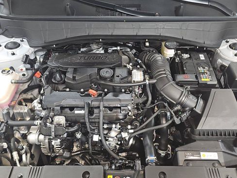 Certified 2024 Hyundai Kona Limited AWD/4WD image 9
