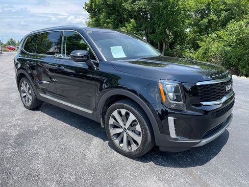 Used 2022 Kia Telluride EX w/ EX Premium Package FWD image 2