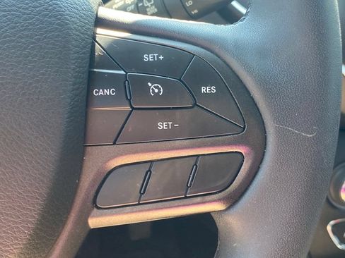 Used 2022 Jeep Cherokee Trailhawk w/ Sun, Sound & Nav Group AWD/4WD image 28