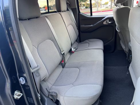 Used 2019 Nissan Frontier SV image 14