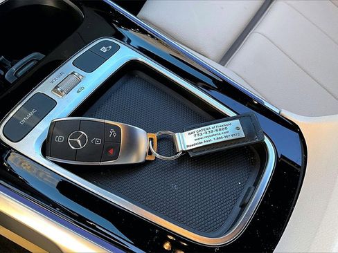 Used 2025 Mercedes-Benz GLB 250 4MATIC image 10