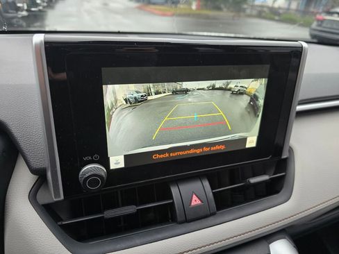 Used 2025 Toyota RAV4 XLE image 30