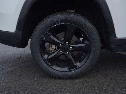 Used 2023 Jeep Grand Cherokee Altitude image 42