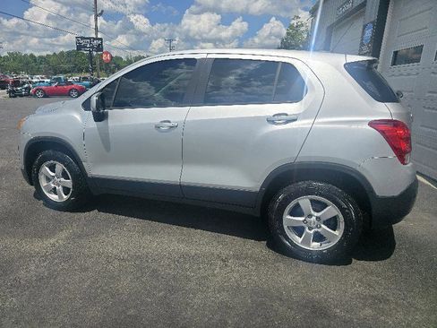 Used 2016 Chevrolet Trax LS AWD/4WD image 4