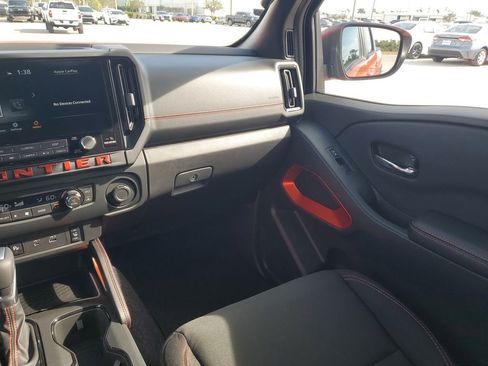 Used 2025 Nissan Frontier Pro-X w/ Pro Convenience Package image 11