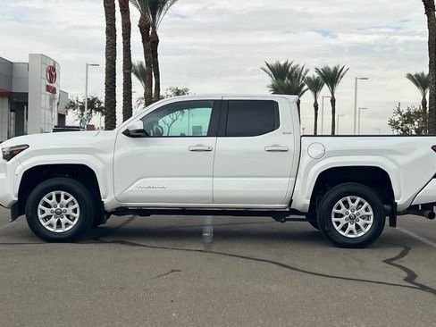 Used 2024 Toyota Tacoma SR5 AWD/4WD image 9
