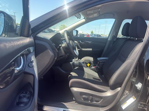 Used 2018 Nissan Rogue SV AWD/4WD image 11