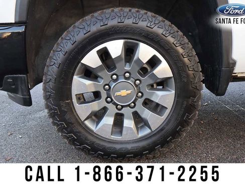 Used 2023 Chevrolet Silverado 2500 Custom w/ Custom Value Package image 6