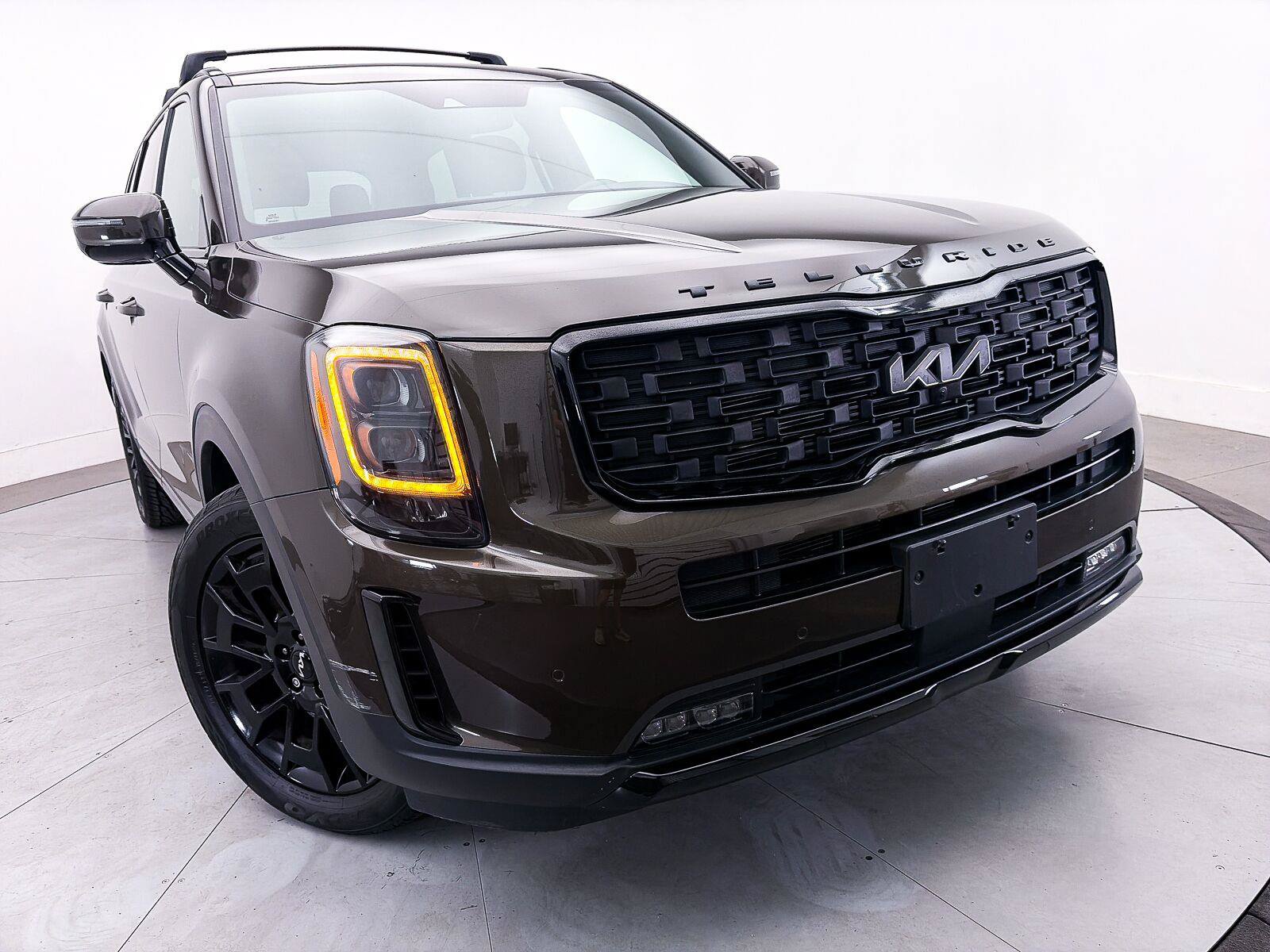 Used 2022 Kia Telluride SX w/ SX Prestige Package AWD/4WD image 3