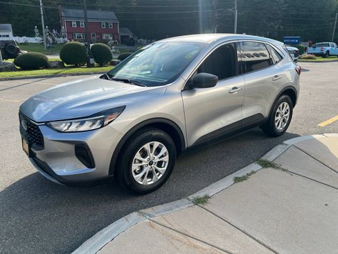 Used 2023 Ford Escape Active w/ Tech Pack #1 AWD/4WD image 3