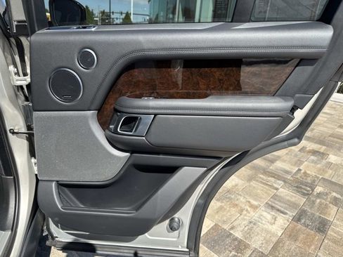 Used 2021 Land Rover Range Rover image 21