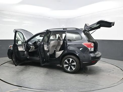 Used 2017 Subaru Forester 2.5i Premium AWD/4WD image 43
