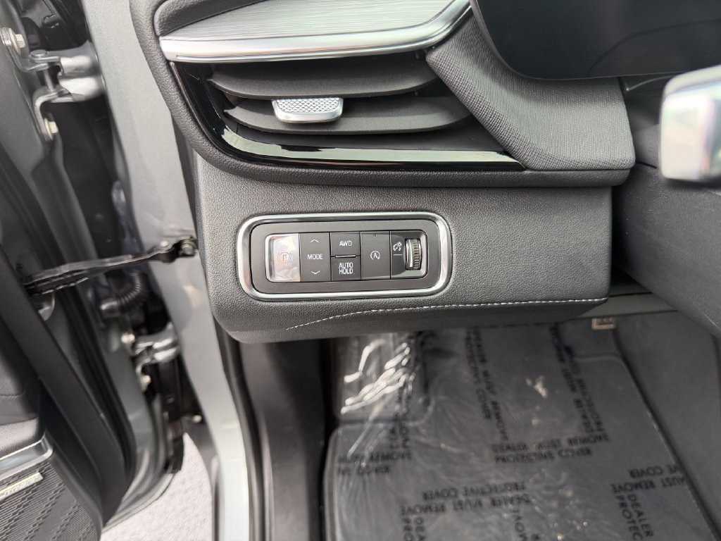 Used 2025 Buick Enclave Preferred AWD/4WD image 19