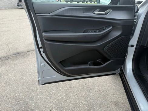 New 2025 Jeep Grand Cherokee Altitude image 28