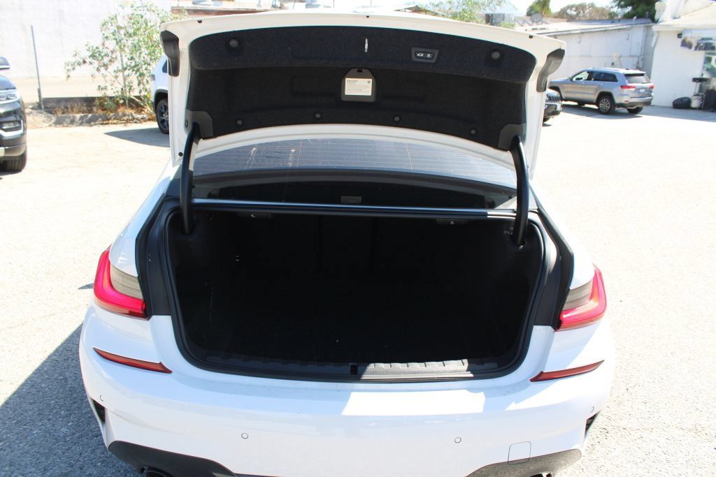 Used 2021 BMW 330i Sedan w/ M Sport Package RWD image 11