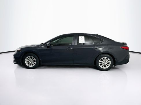 Used 2025 Toyota Camry LE w/ Convenience Package FWD image 4