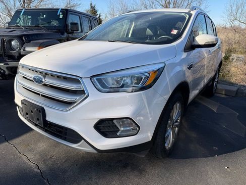 Used 2017 Ford Escape Titanium image 2
