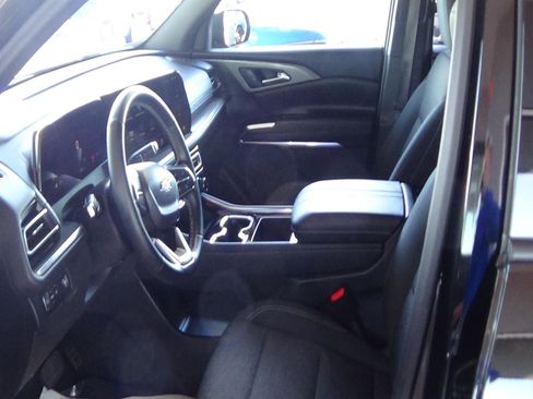 Used 2025 Chevrolet Traverse LT FWD image 15