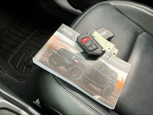 Used 2021 Jeep Wrangler Unlimited Sahara image 10