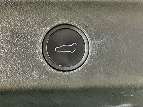 Used 2024 Tesla Model Y Long Range RWD image 29