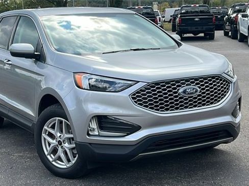Used 2024 Ford Edge SEL w/ Convenience Package image 2