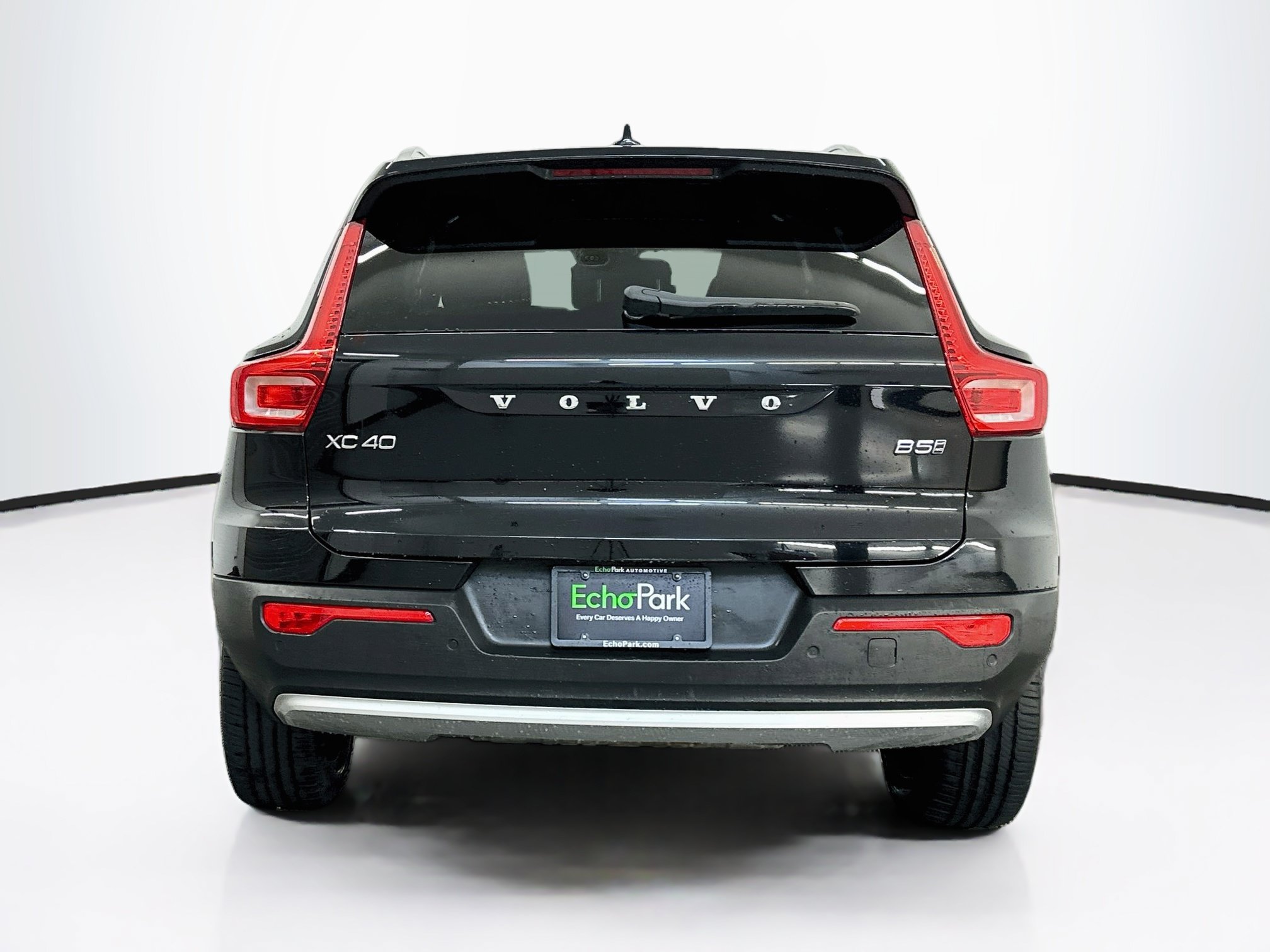 Used 2025 Volvo XC40 B5 Plus AWD/4WD image 7