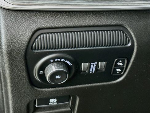 Used 2022 Jeep Wagoneer Series III w/ Premium Group I AWD/4WD image 15