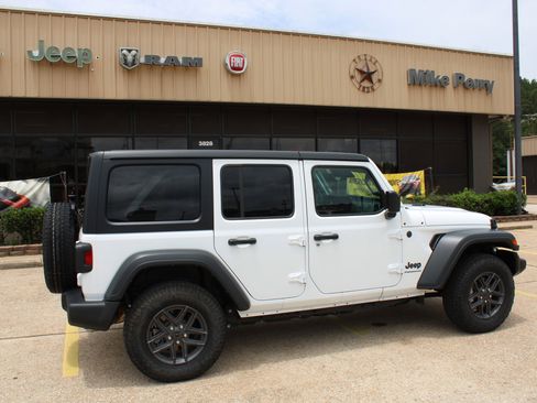 Used 2025 Jeep Wrangler Unlimited Sport AWD/4WD image 7