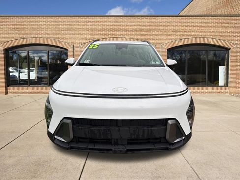 Certified 2025 Hyundai Kona SEL AWD/4WD image 9