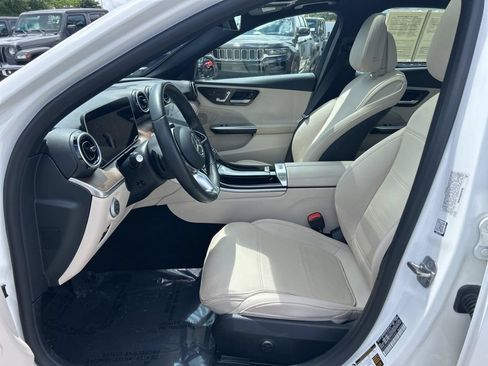 Used 2025 Mercedes-Benz C 300 Sedan image 9