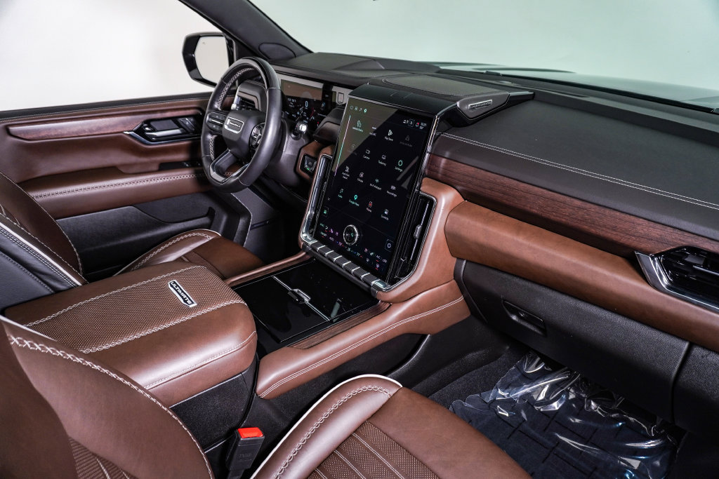 Used 2025 GMC Yukon XL Denali Ultimate w/ LPO, Floor Liner Package AWD/4WD image 15